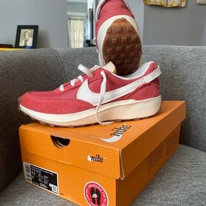 Women’s Nike debut waffle size 9.5